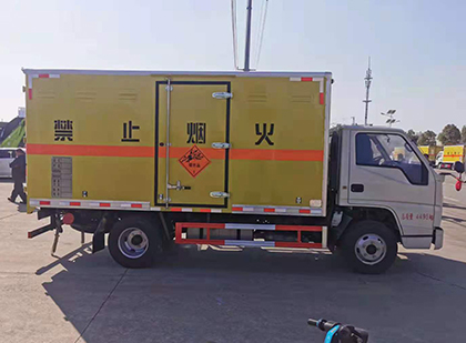 萨尔图爆破器材运输车工人安全操作规范与智能技术保障